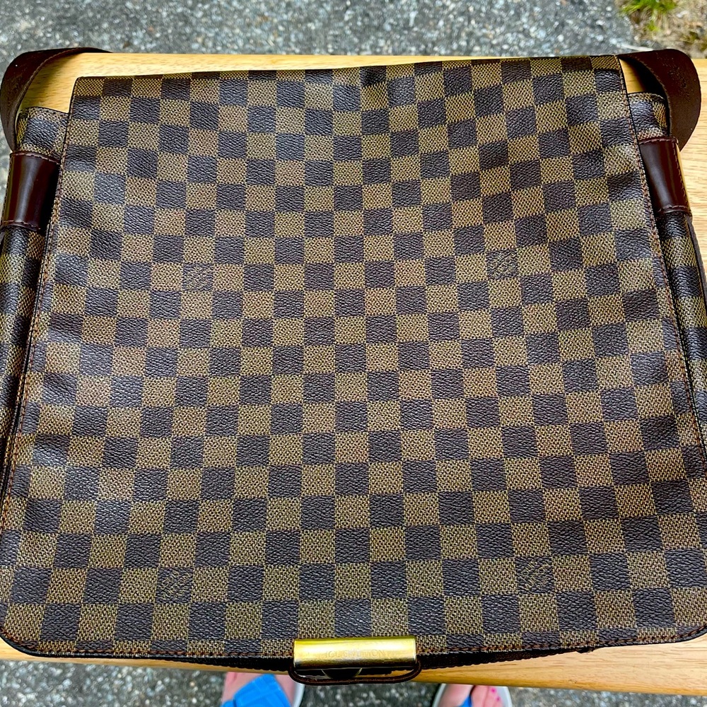 Classic Louis Vuitton Damier Ebene Messenger Bag